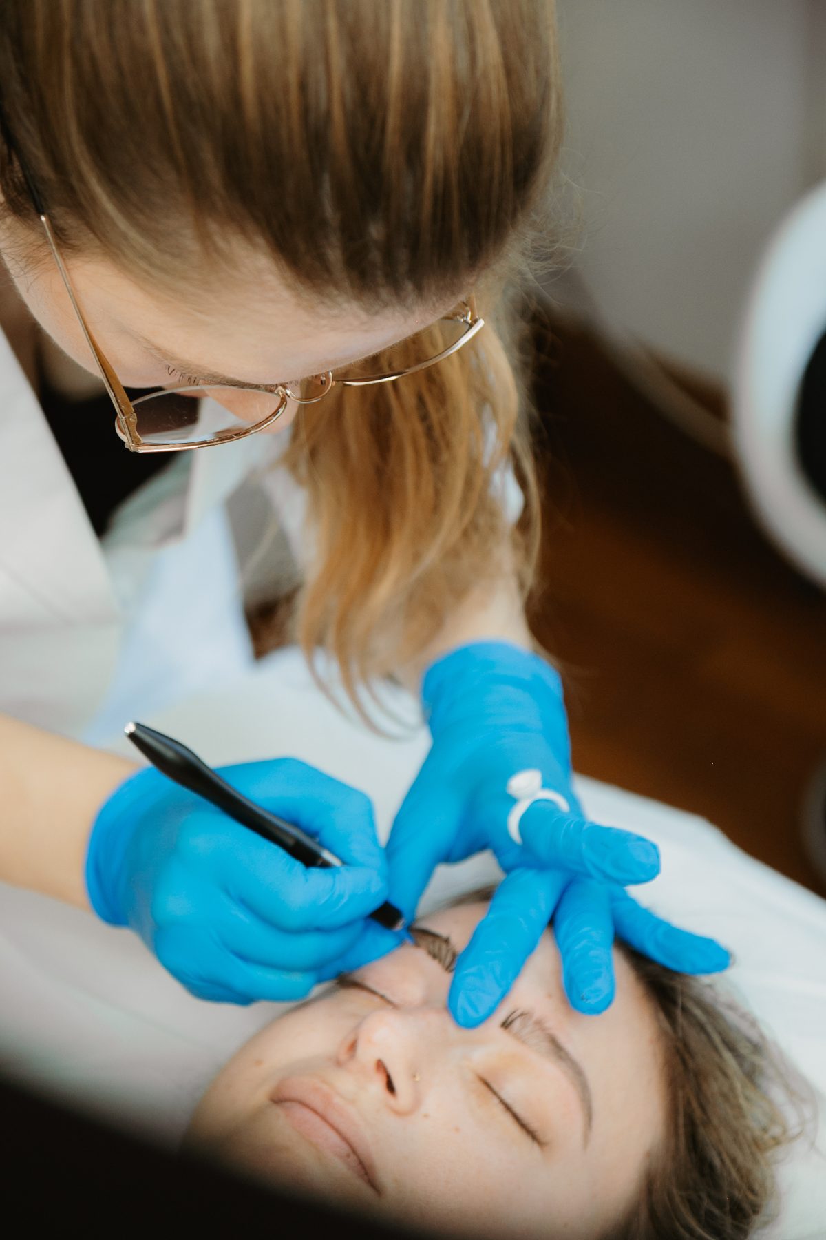 Diseño de cejas pelo a pelo antes del microblading, Anna Cherkasova León