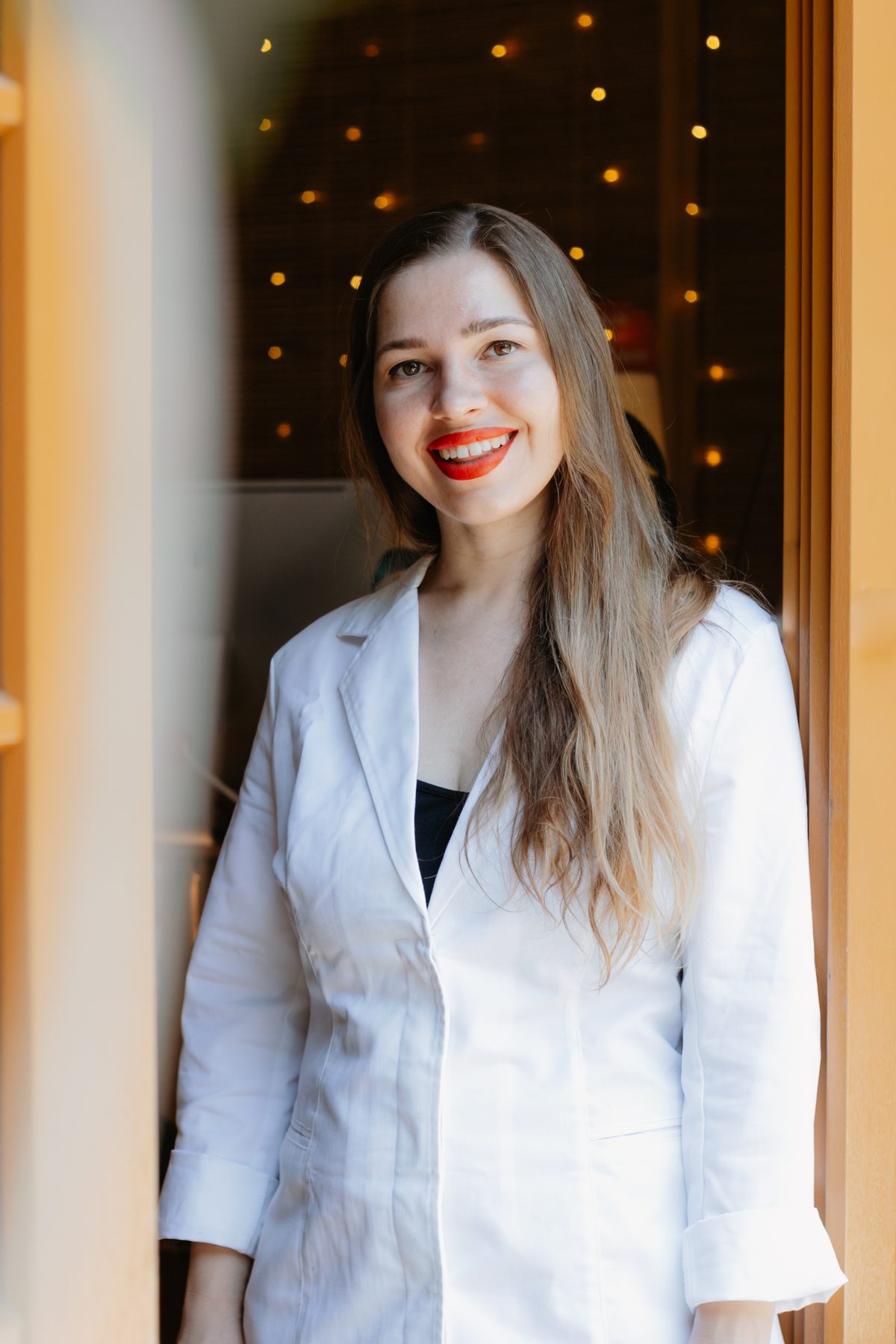 Anna Cherkasova, especialista en microblading y lash lifting en León